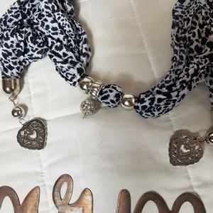 🌟🌟🌟3 for $25 Scarf Leopard Print Heart B